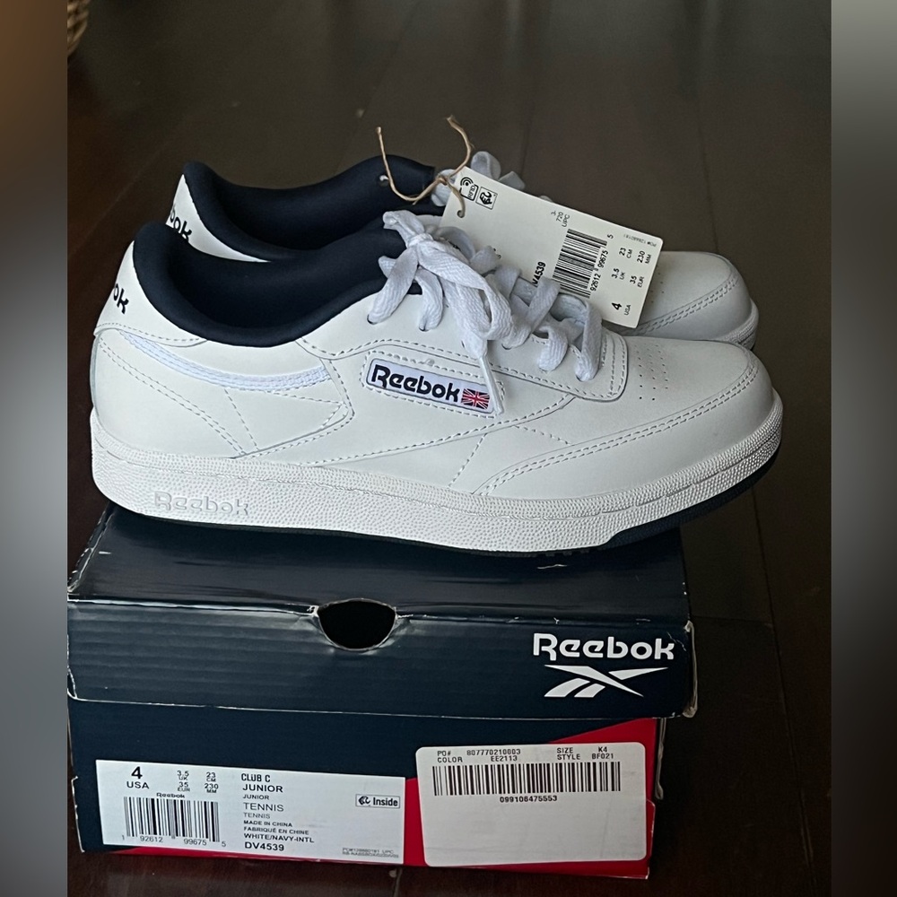 Reebok Club C - Size 4 Grade School (White/Navy)